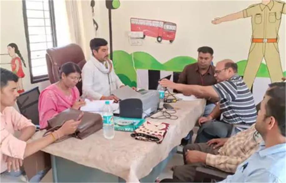 छतरपुर में लोकायुक्त टीम ने सहकारिता निरीक्षक को 20 हजार रुपए की रिश्वत लेते रंगे हाथों पकड़ा…